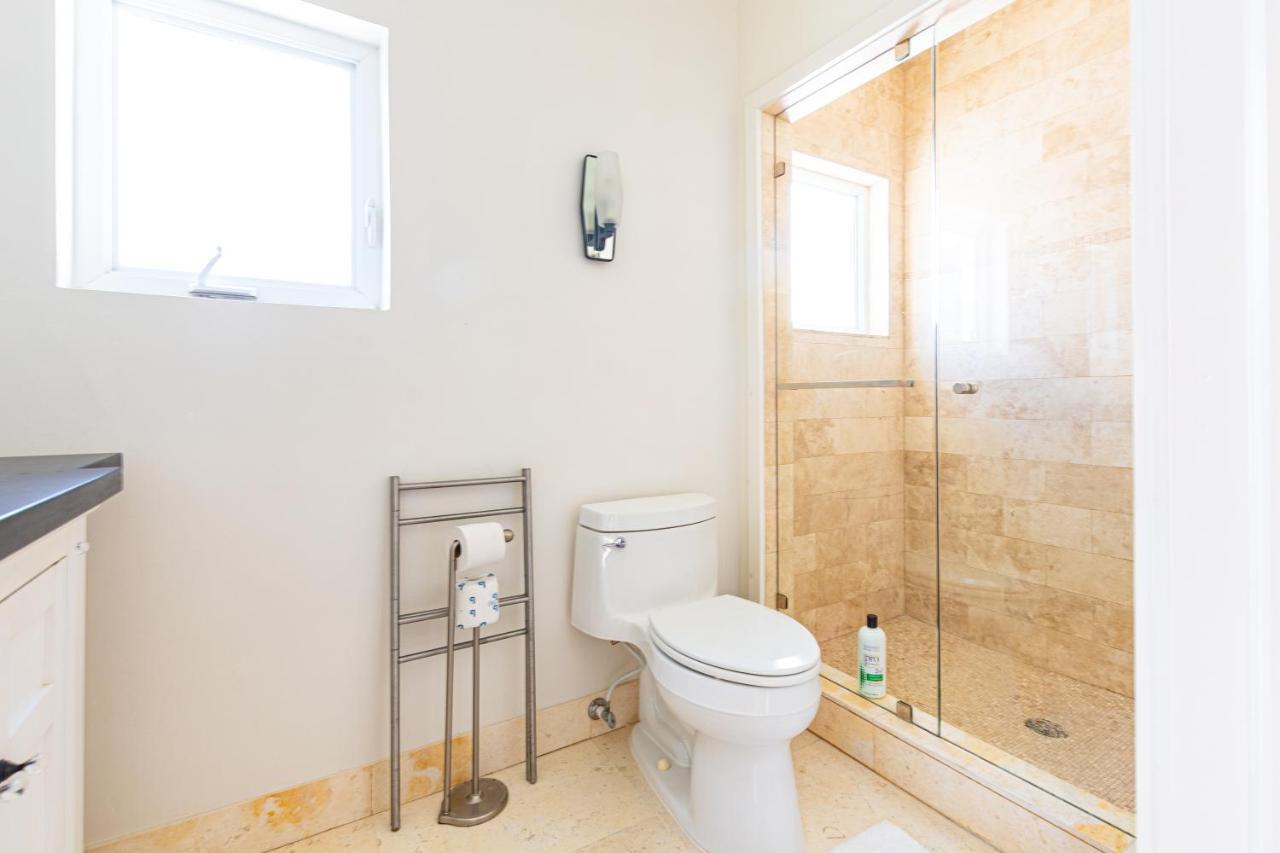 Caprice 8 - Luxury Townhouse In Gated Community - Pool, Oceanfront Nassau