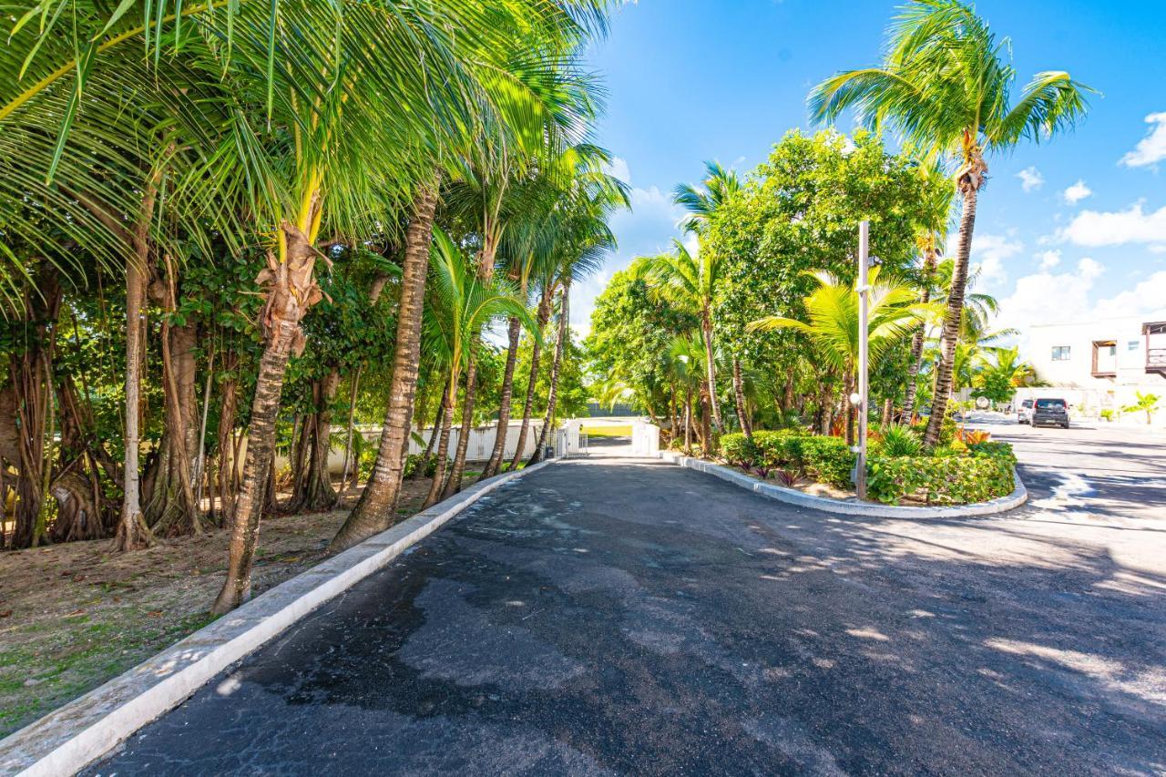 Caprice 8 - Luxury Townhouse In Gated Community - Pool, Oceanfront