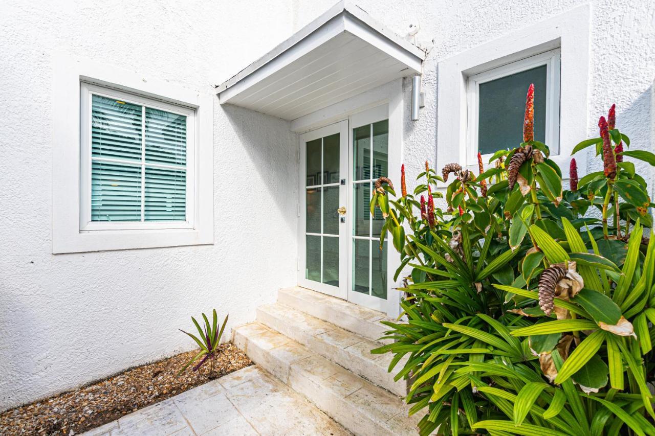 Caprice 8 - Luxury Townhouse In Gated Community - Pool, Oceanfront Nassau